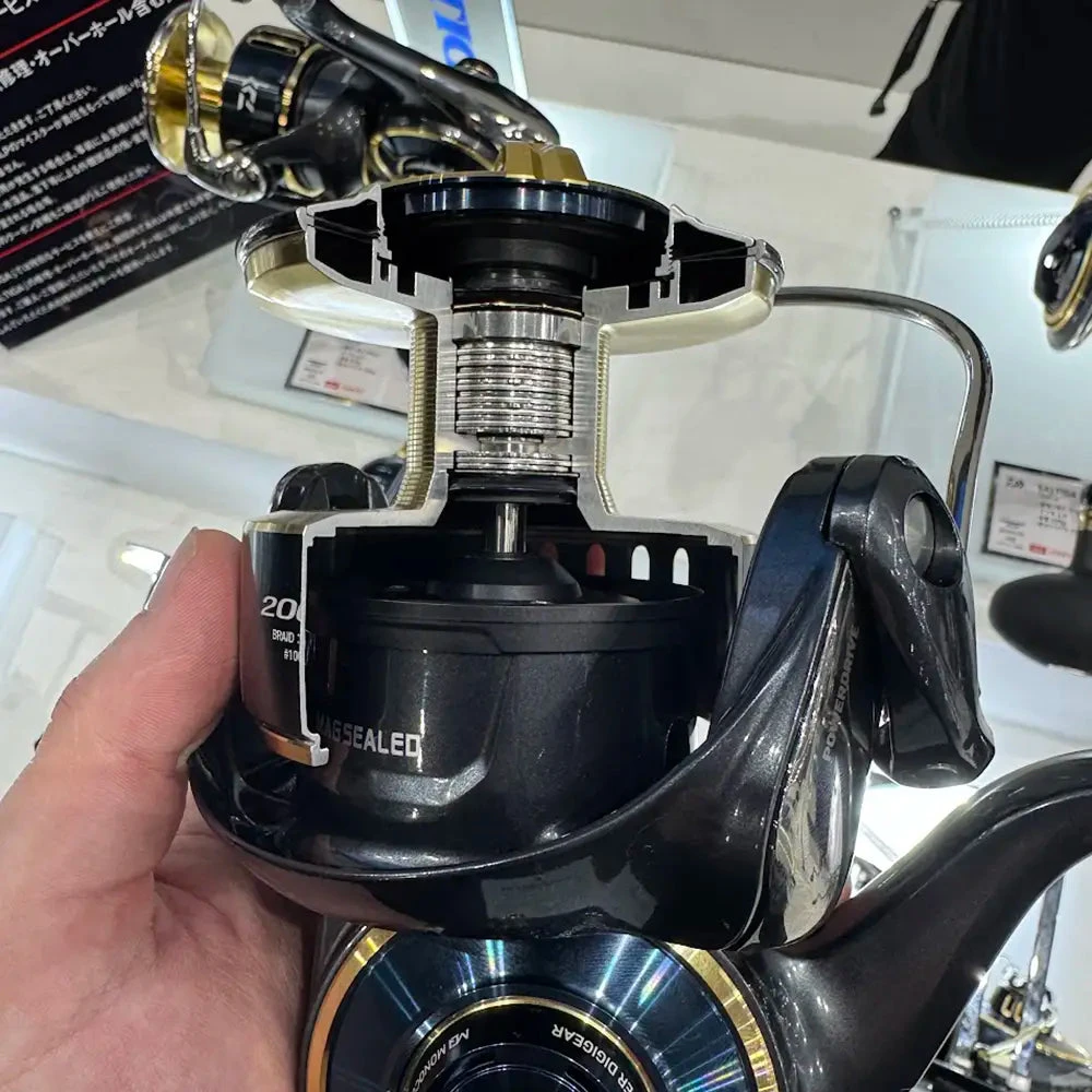 Daiwa Saltiga Saltwater Spinning Reels 2025 4 Daiwa Saltiga Saltwater Spinning Reels 2025 - Image 2